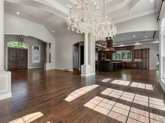4th image of 425 Windwood Lake Dr