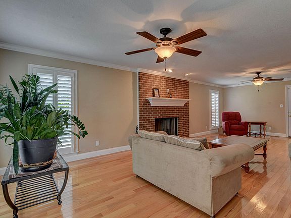 2nd image of 225 Kirkwall Ln
