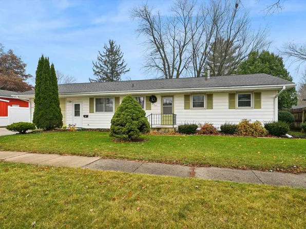 803 11th Ave NW, Waverly, IA 50677