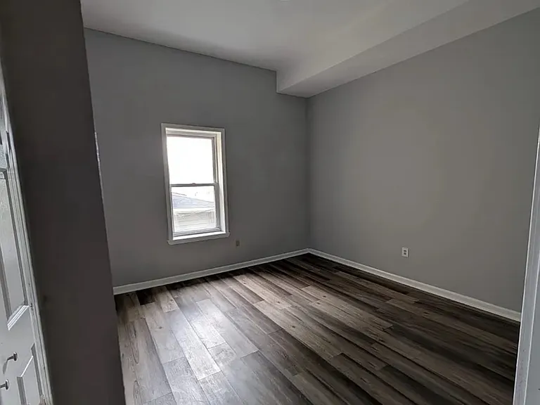 546-554 Prospect St #8 — Photo 5