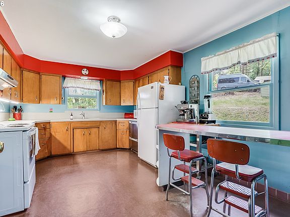 5th image of 23175 NE Ridge Rd