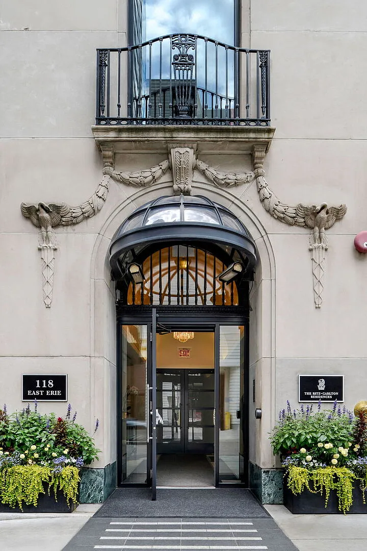 Building Photo - 118 E Erie St #28F