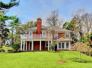 15 Hilltop Dr, Manhasset, NY 11030