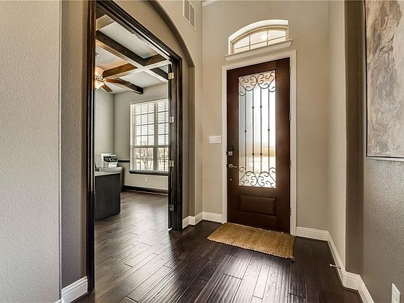 4th image of 906 Aster Dr
