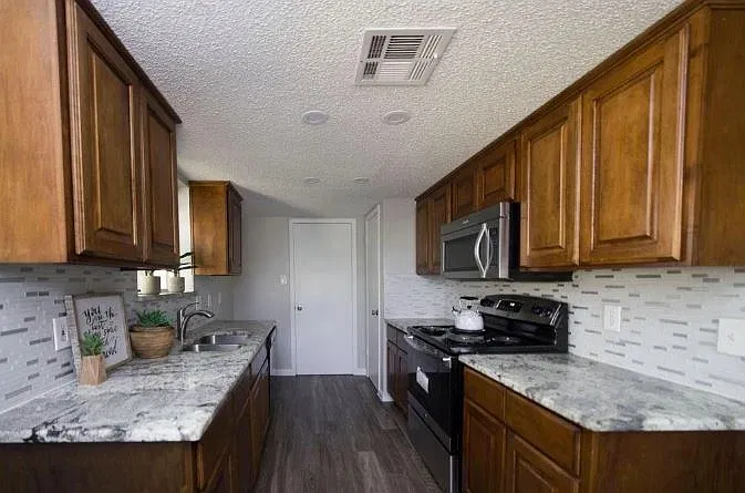 3 bed, 1040 sqft, $1,750 — Photo 4