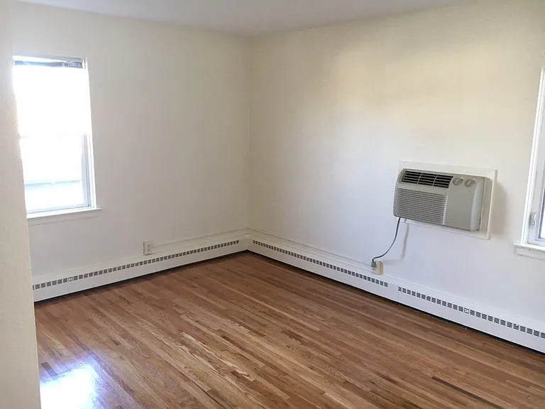 Tower Apts (1609) — Photo 6
