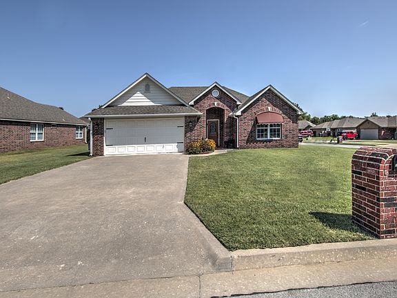 2nd image of 1502 Pheasant Cir