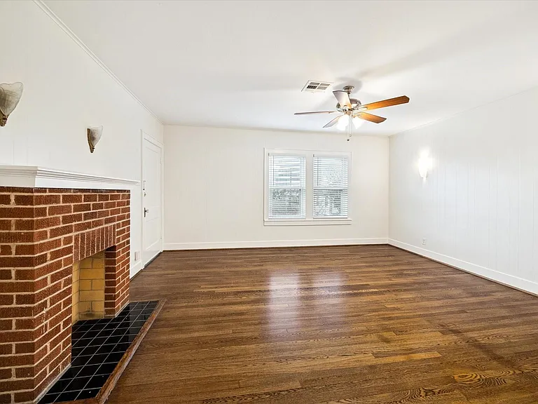 1937 W McKinney St #1939 — Photo 3