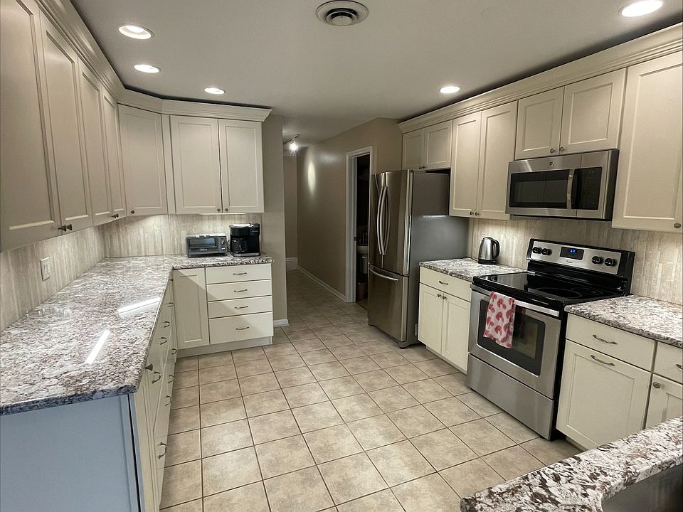 1st image of 612 W 2nd St #1