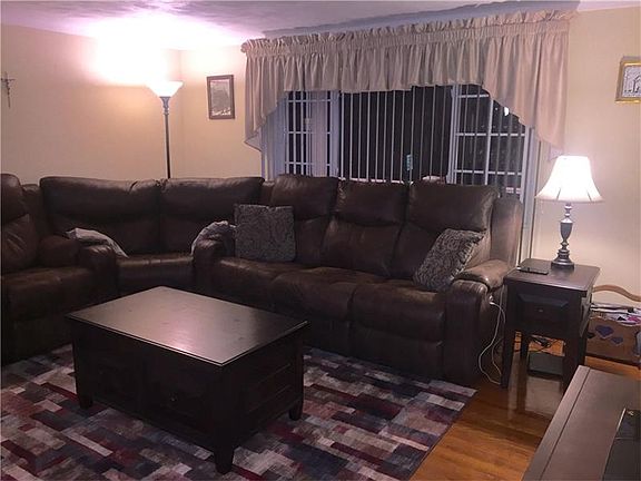 4th image of 2418 Cypress Dr