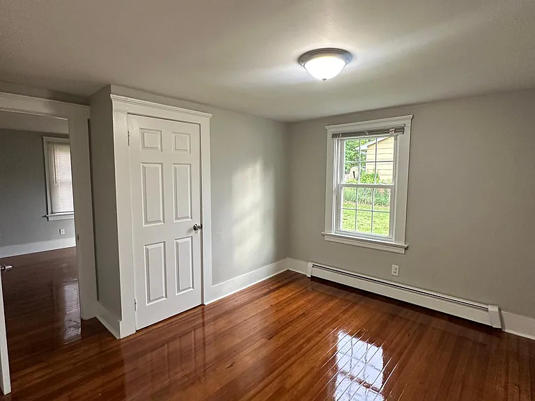 18 Maple St — Photo 8