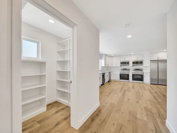 1584 W 37th St #1, Los Angeles, CA 90018