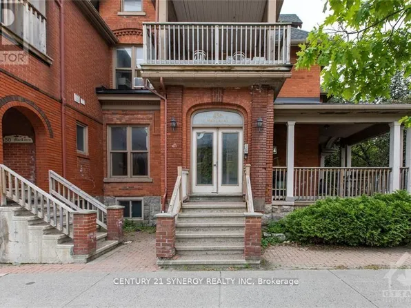 450 Maclaren St #11, Ottawa, ON K1R 5K6