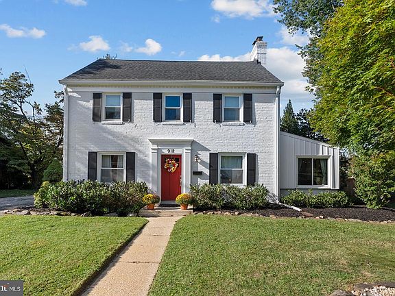 2nd image of 912 Locustvale Rd