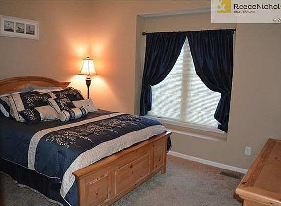 2nd bedroom with large closet.