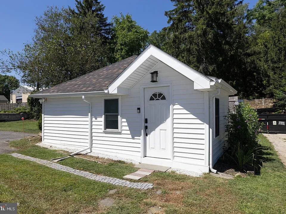3511 Main St #1