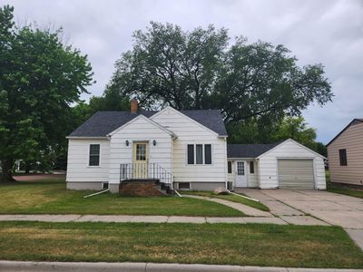 407 S 3rd St, Parkston, SD, 57366