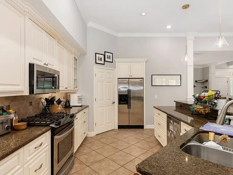 3773 SW 21st Dr — Photo 31