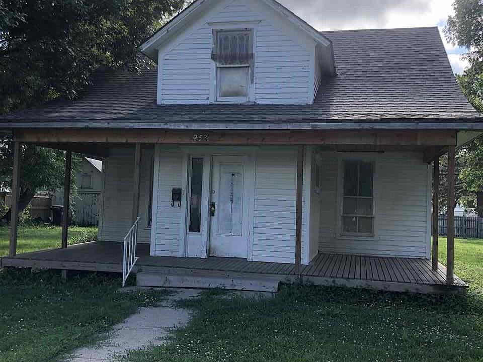1st image of 253 N 7th St