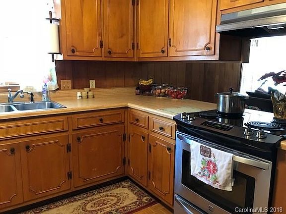 3rd image of 102 Spruce Dr