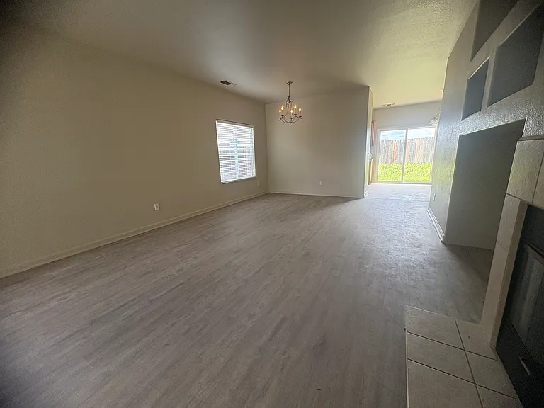614 Mosburg Loop — Photo 3