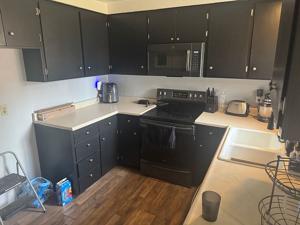 2nd image of 673 Main St