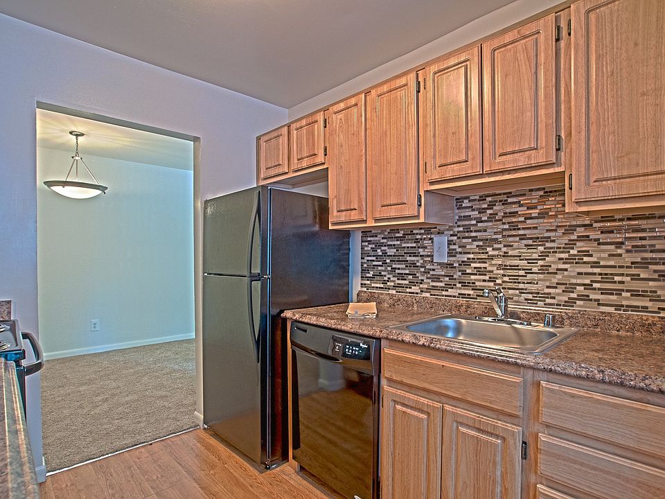 1st image of 640 Hallmark Dr APT 103