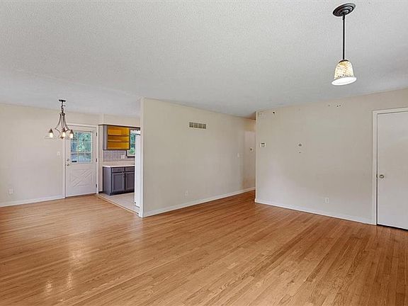 3rd image of 6706 E 135th St