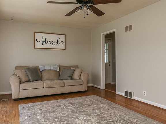 4th image of 103 E Bennett Cir