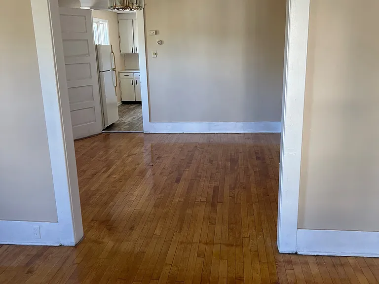 535 Richmond Ave — Photo 15