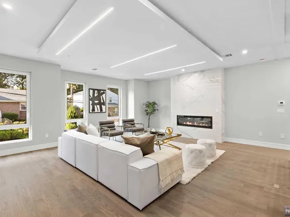 576 Kearney Ave, Cliffside Park, NJ 07010