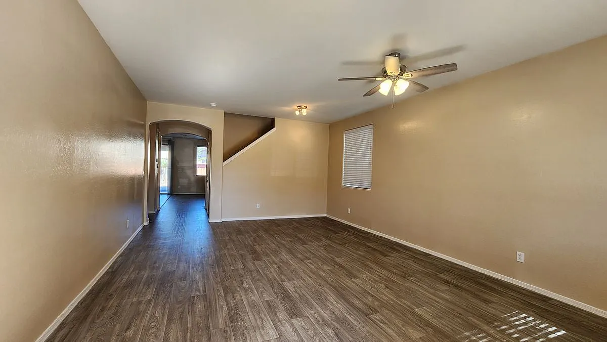 4 bed, 3.0 bath, 2695 sqft, $2,095 — Photo 2