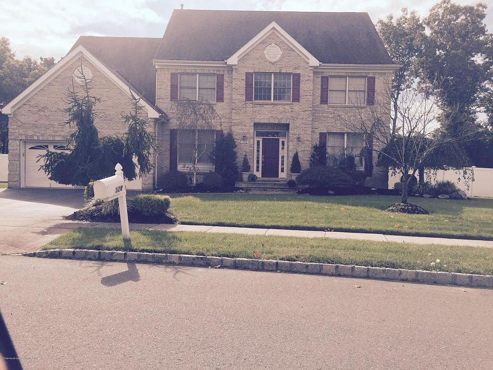 1st image of 328 Aldous St