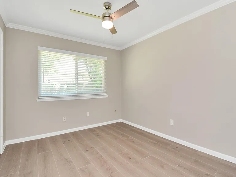 10550 Emnora Ln — Photo 25