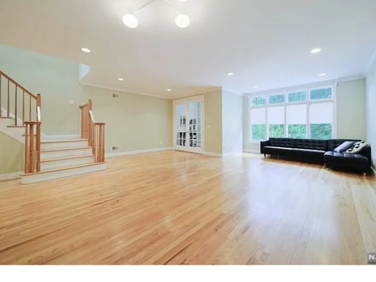 2 Candlewood Dr #2 — Photo 3