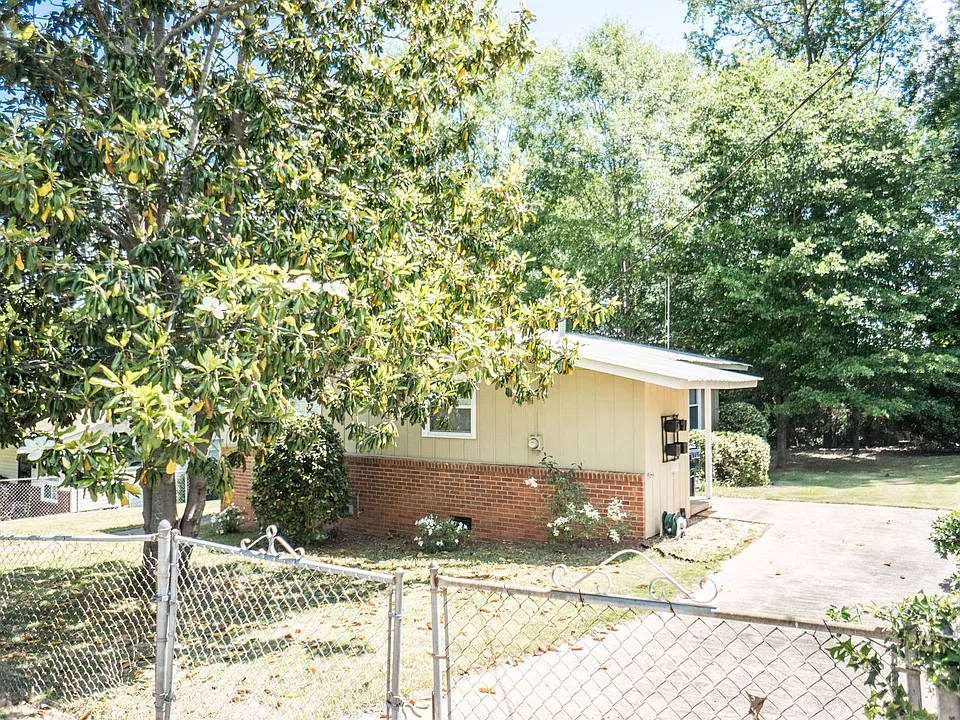 560 Lincoln St