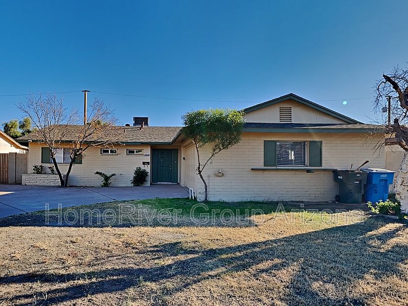1st image of 2131 W Joan De Arc Ave