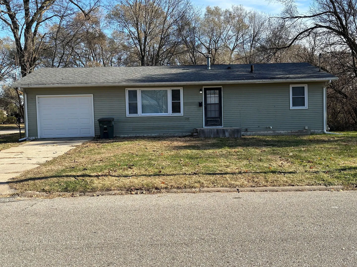 3 bedroom, 2 bath home in Waterloo — Photo 1