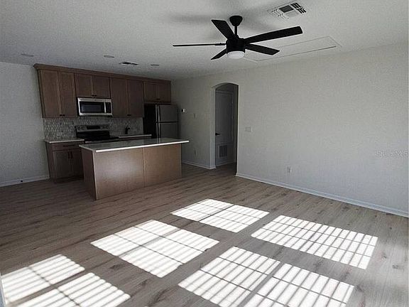 4th image of 1106 Rush Ct #B