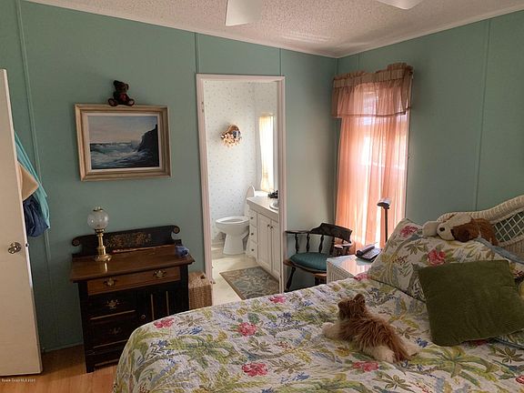 3rd image of 413 Papaya Cir