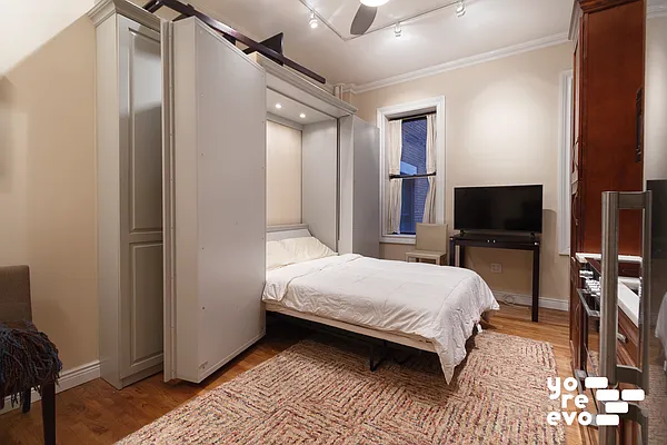 Sold by Yoreevo, LLC | media 15