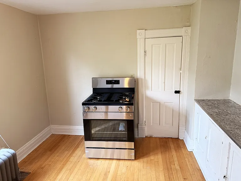 238 Scott Ave #A — Photo 3