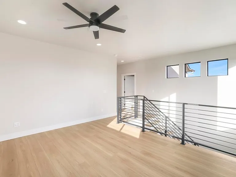 541 Canyon Falls Dr — Photo 34