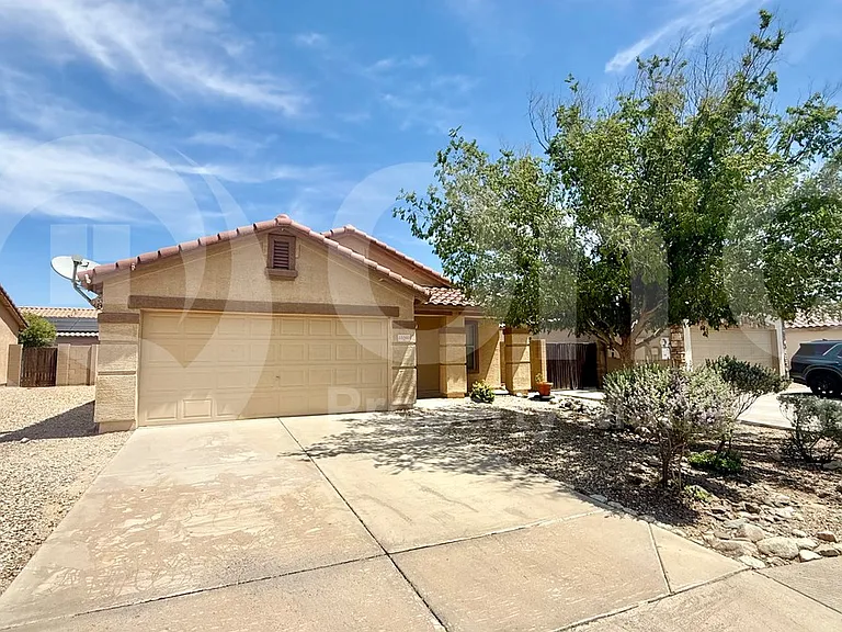 15560 W Acapulco Ln — Photo 2