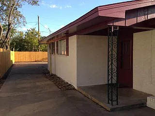 108 Moss St Photo 1