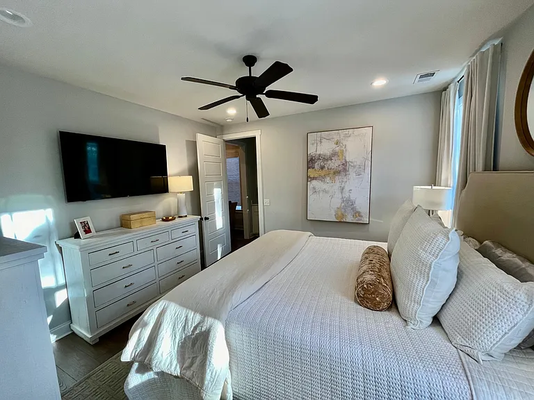 434 Live Oak Dr — Photo 4