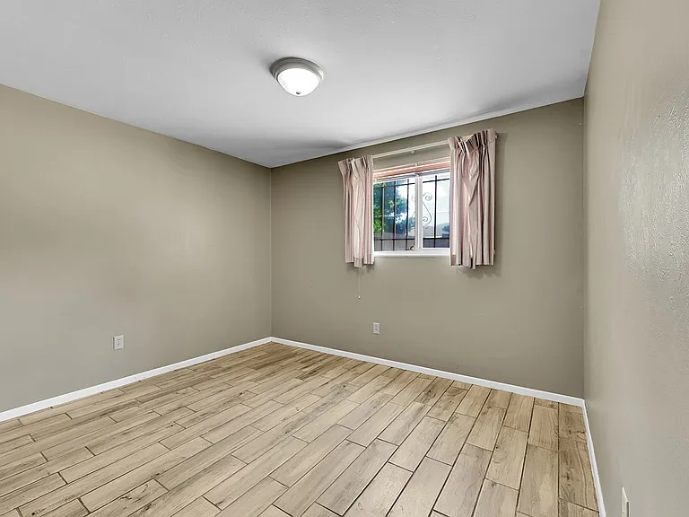 4220 Edwinstowe Ave — Photo 12