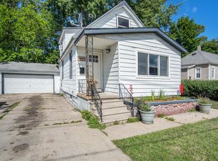 105 S Lake Ave, Spring Lake, MI 49456