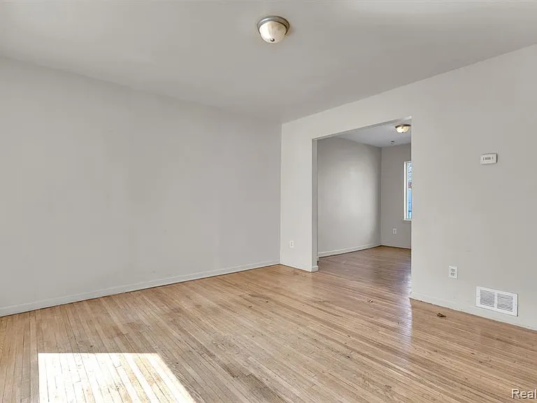 764 Woodmere St — Photo 26