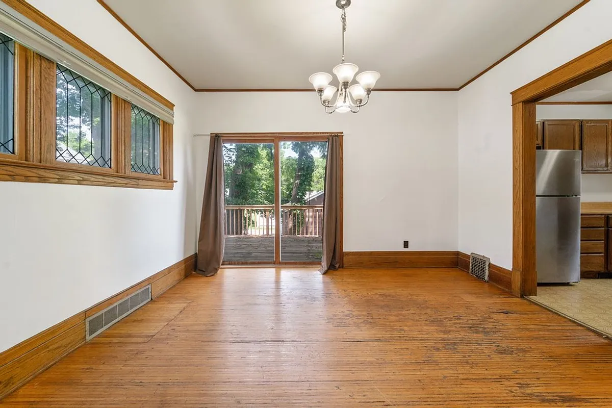 Building Photo - 513 W 22nd St